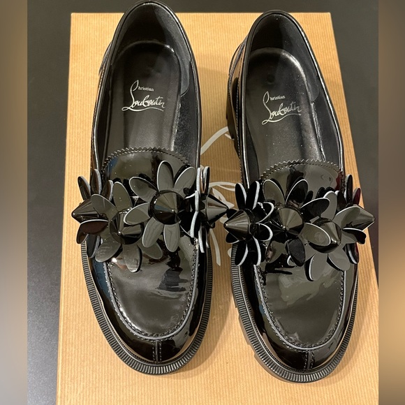 Christian Louboutin Daisy Spikes Loafers
Sz 37 US 7 - Picture 8 of 12